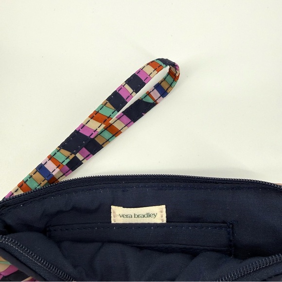 Vera Bradley Ultralight Realy Wristlet - Picture 4 of 4